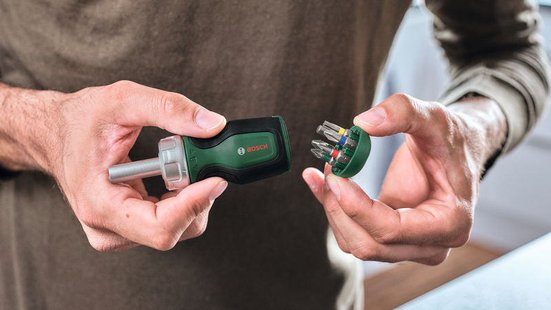 Stubby Bit Ratchet Screwdriver + 6 Bits