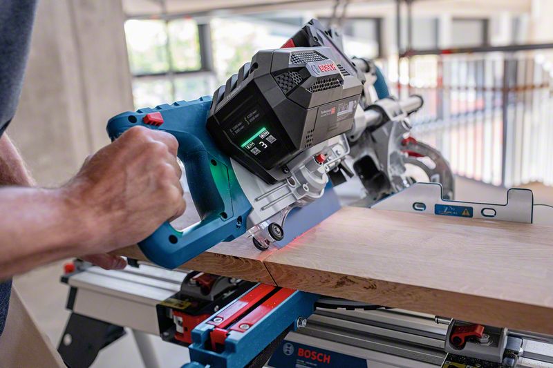 Cordless Mitre Saw BITURBO GCM 18V-216 DC